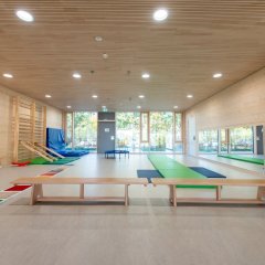 Der Bewegungsraum zeigt eine Bewegungslandschaft aus unterschiedlichen Materialien.