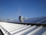 Solaranlage auf dem Dach des Feuerwehrstützpunkts Gernsheim
