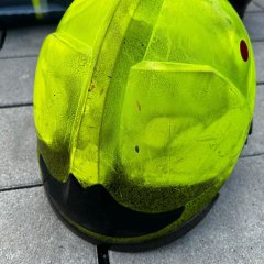Kontaminierter Feuerwehrschutzhelm.