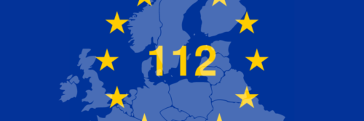 Landkarte von Europa in Blau. In der Mitte die Nummer 112. Um die Nummer sind im Kreis Sterne angeordnet.