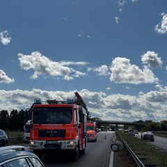 Unser Hilfeleistungslöschgruppenfahrzeug (HLF20) bei einem Verkehrsunfall auf der A67 im Einsatz.