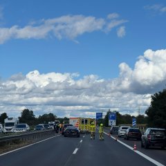Einsatzstelle nach einem Verkehrsunfall auf der A67 bei Pfungstadt.