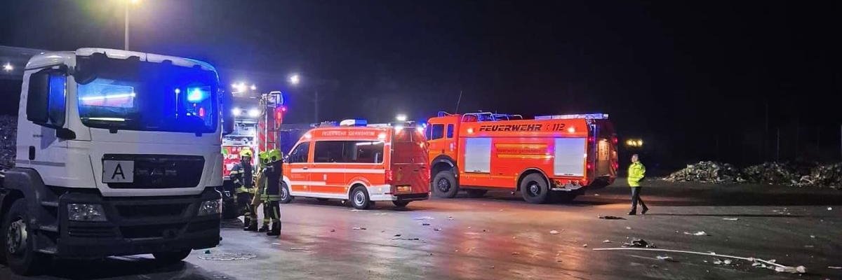 Einsatzstelle auf einem Recyclinghof in Gernsheim. Unser LF20 sowie TLF24/50 unterstützen vor Ort.