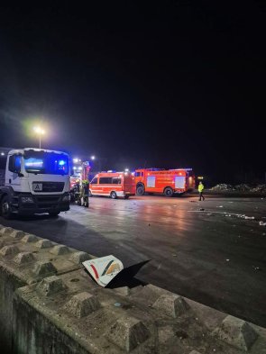 Einsatzstelle auf einem Recyclinghof in Gernsheim. Unser LF20 sowie TLF24/50 unterstützen vor Ort.