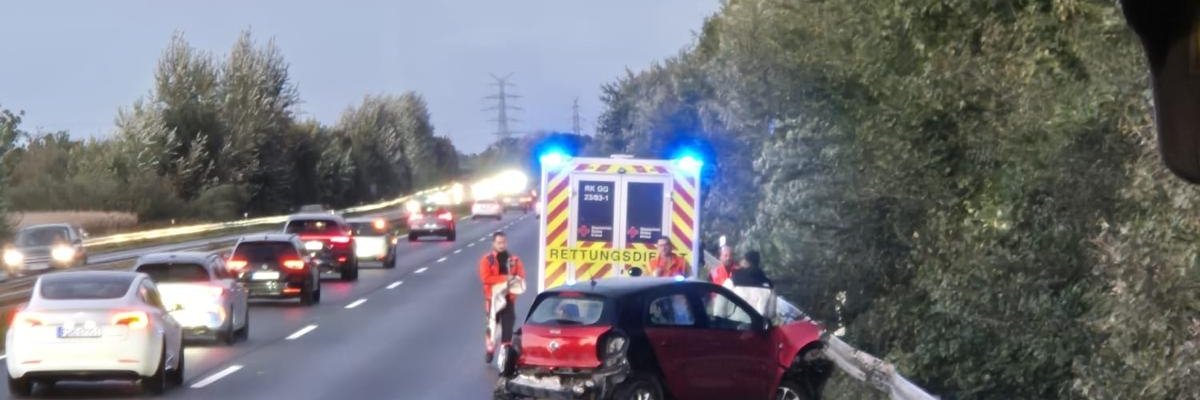 Verunglückter PKW auf der A67 in Fahrtrichtung Norden.