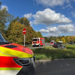 Verkehrsunfall an der AS Gernsheim - die Rettungskräfte sind bereits vor Ort.