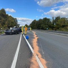 Nach einem Verkehrsunfall kam es zu einer Ölspur auf der Fahrbahn der A67 an der AS Gernsheim.