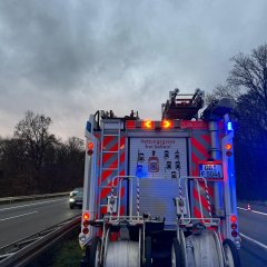 Unser Hilfeleistungslöschgruppenfahrzeug (HLF20) bei einem Verkehrsunfall auf der A67 im Einsatz (Symbolbild).