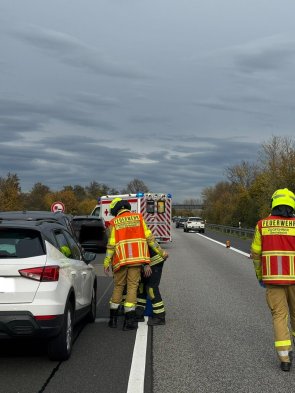Einsatzstelle nach einem Verkehrsunfall auf der Autobahn A67 in Fahrtrichtung Norden.