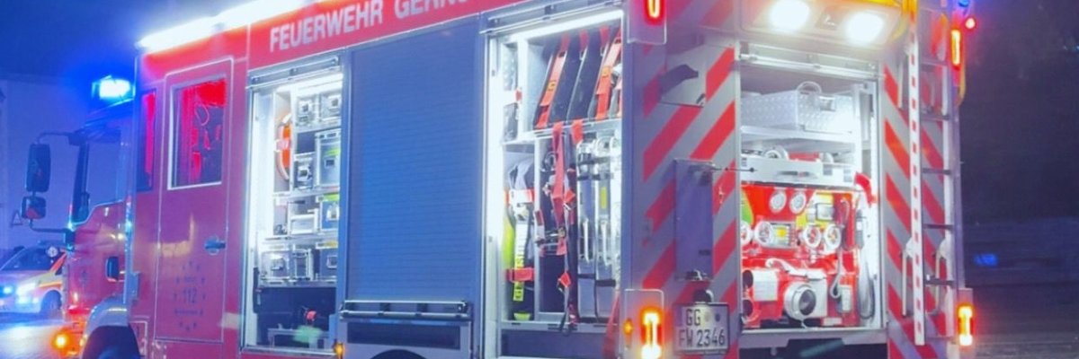 Unser zur Brandbekämpfung eingesetztes Löschfahrzeug (LF20) an der Einsatzstelle.