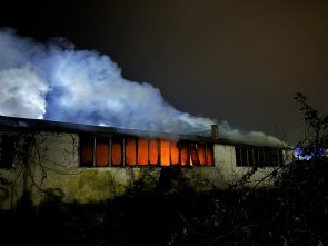 Es brennt eine Lagerhalle in Gernsheim.