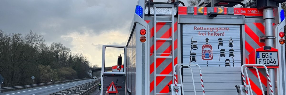 Unser Hilfeleistungslöschgruppenfahrzeug (HLF20) bei einem Verkehrsunfall auf der A67 im Einsatz (Symbolbild).