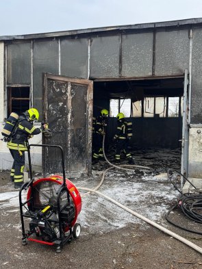 Die Halle wird zudem durch einen Lüfter belüftet.