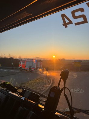 Anfahrt von LF20 sowie HLF20 zu einem Verkehrsunfall auf die Autobahn.