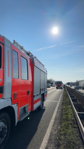 Unser HLF20 sowie LF20 bei einem Verkehrsunfall auf der Autobahn.