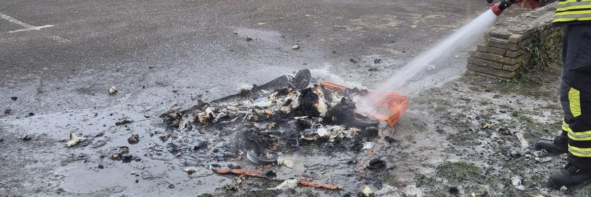 Eine brennende Großrummülltonne wurde durch uns gelöscht.