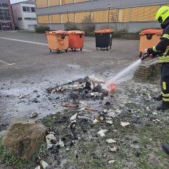 Eine brennende Großrummülltonne wurde durch uns gelöscht.