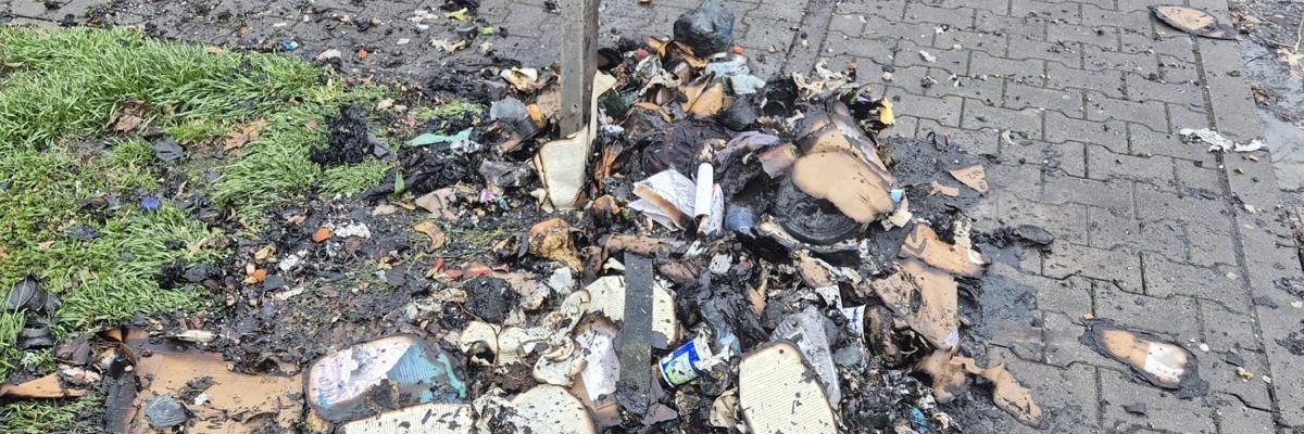 Brennender Unrat wurde durch uns zügig gelöscht.