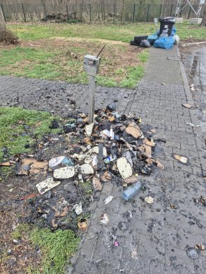 Brennender Unrat wurde durch uns zügig gelöscht.