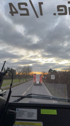 Alarmfahrt vom TLF mit dem vorausfahrenden LF in Allmendfeld