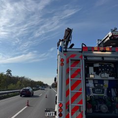 Unser Hilfeleistungslöschgruppenfahrzeug (HLF20) bei einem Verkehrsunfall auf der A67 im Einsatz (Symbolbild).