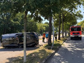 Ein PKW hatte sich in der Rheinstraße überschlagen. Unser HLF20 kam vor Ort zum Einsatz.