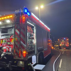 Das eingesetzte LF20 bei einem Fahrzeugbrand