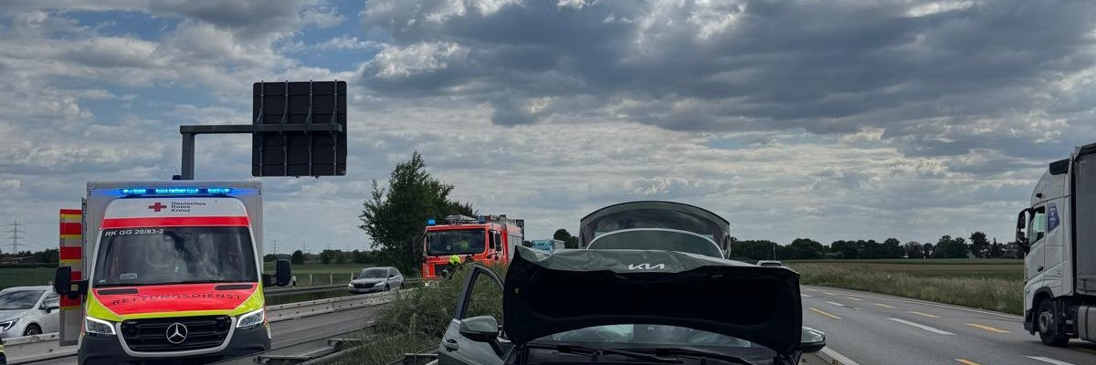 Verunfallter PKW im Baustellenbereich der A67 an der AS Pfungstadt.