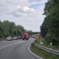 Unser TLF 24/50 sicherte die Unfallstelle gegen den fließenden Verkehr ab.