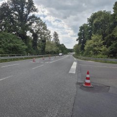 Die AS Gernsheim im FR Norden wurde mittels Verkehrsleitkegeln für den Verkehr gesperrt.