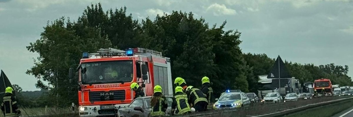 Verkehrsunfall auf der A67 in Fahrtrichtung Norden. Unser HLF20 ist vor Ort.
