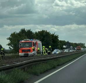 Verkehrsunfall auf der A67 in Fahrtrichtung Norden. Unser HLF20 ist vor Ort.