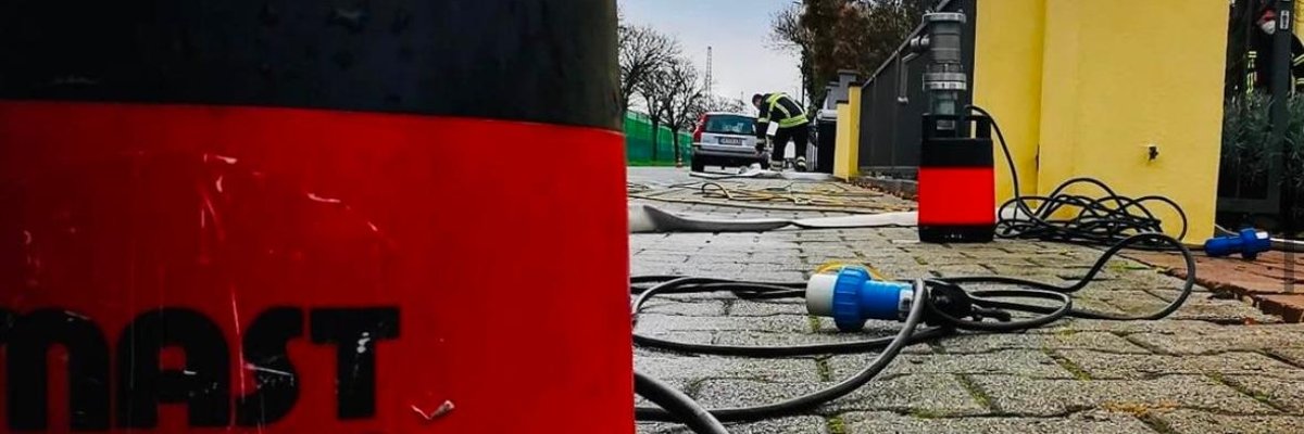 Symbolbild einer eingesetzten Tauchpumpe.