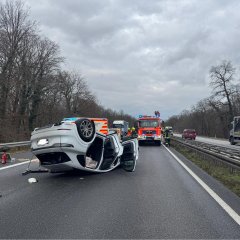 Überschlagener PKW auf der A67 in Fahrtrichtung Lorsch.