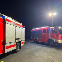 Unser LF20 leuchtet die Einsatzstelle aus.