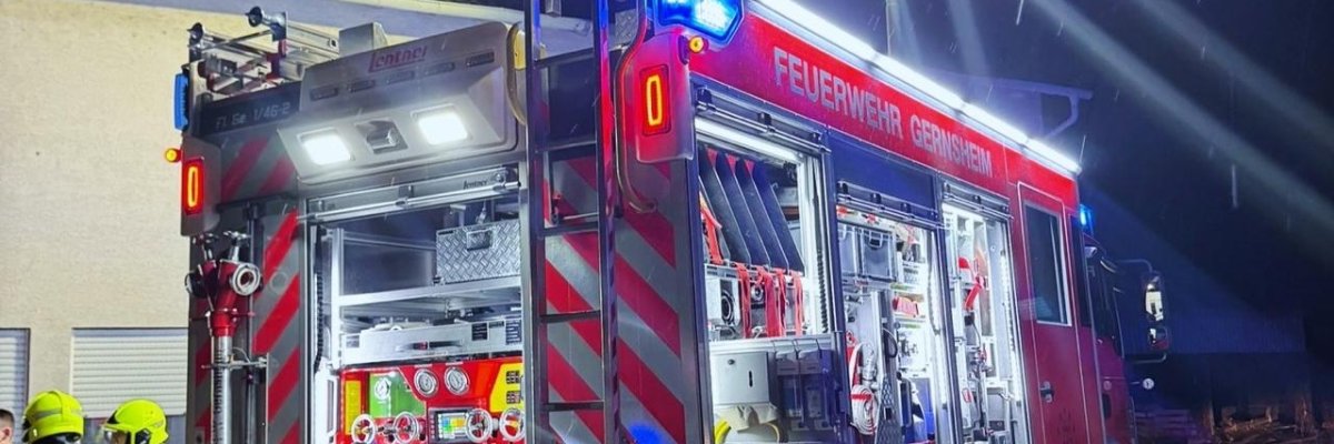 Unser LF20 im Einsatz bei einem Lagerhallenbrand in Gernsheim.