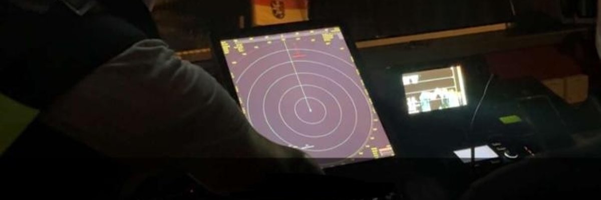 Das Steuerpult der HLB Hecht bei einem Einsatz in der Nacht.