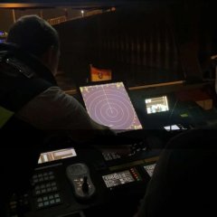 Das Steuerpult der HLB Hecht bei einem Einsatz in der Nacht.