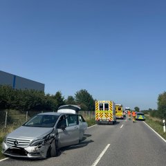 Verkehrsunfall zwischen zwei Fahrzeugen.