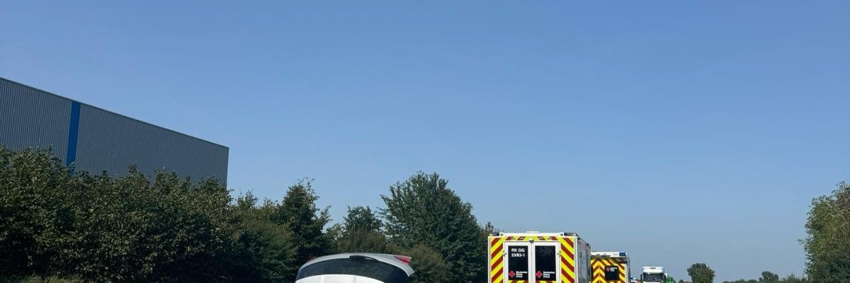 Verkehrsunfall zwischen zwei Fahrzeugen.