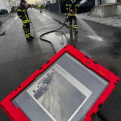 Die Dokumentation des Einsatzes auf dem Tablet zeigt den verunreinigten Straßenabschnitt.