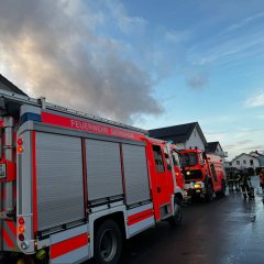 Das Hilfeleistungslöschgruppenfahrzeug sowie das Tanklöschfahrzeug befinden sich bei einer Ölspur in der Neckarstraße im Einsatz.