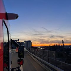Foto bei Sonnenuntergang mit unserem ELW sowie HLF.