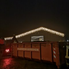 Roter Abrollbehälter Mulde der Feuerwehr  (AB-M).